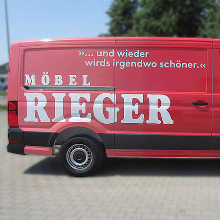 Fahrzeugbeschriftung — Transporter. Produziert von Hummel Siebdruck und Werbetechnik aus Heidenheim.